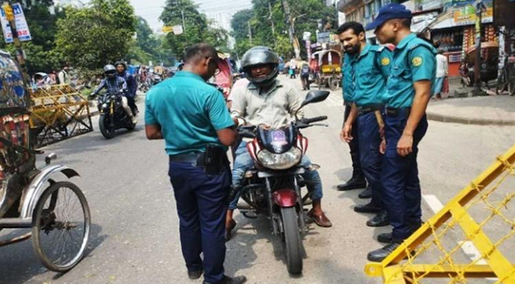 ট্রাফিক আইন লঙ্ঘনে ডিএমপির ১৬৯০ মামলা